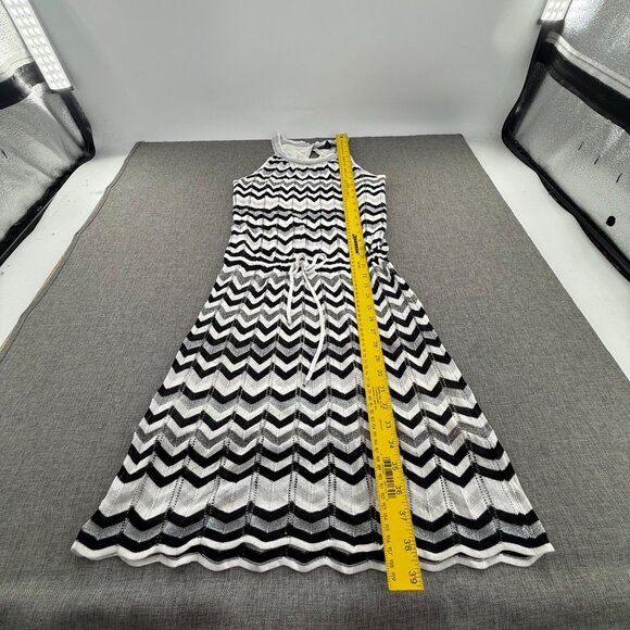 NEW! White House Black market Cheveron Stripe Dress Sleeveless Scoop Neck Small - Picture 7 of 16